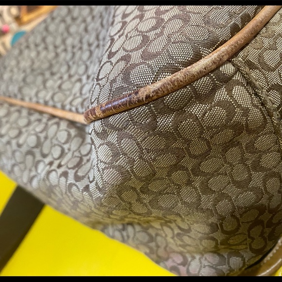 Gently loved authentic Coach messenger bag - Picture 12 of 16